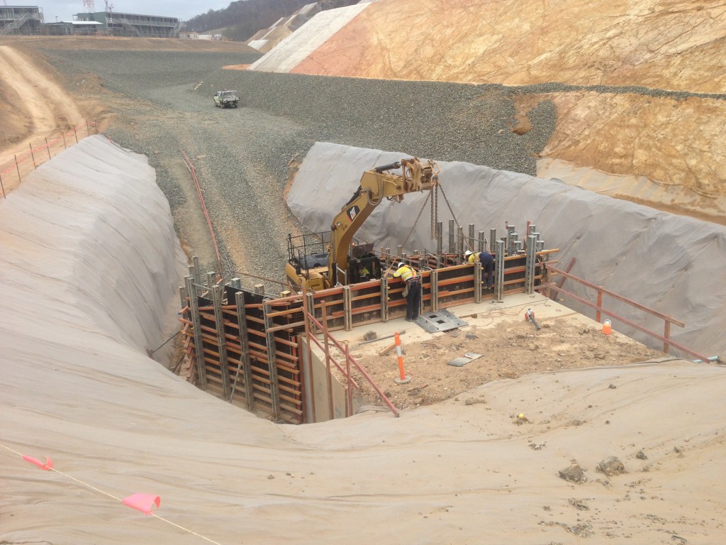 Pre-cast and cast insitu culvert portions were installed in the drain. 